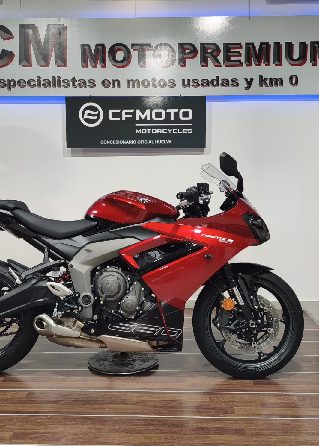 TRIUMPH DAITONA 660